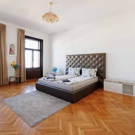 Central Apartment - Private Sauna Wina Bagian luar foto