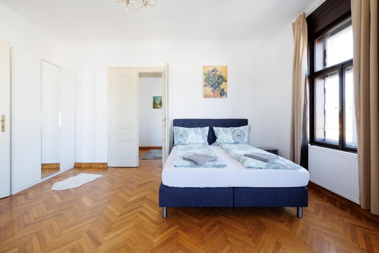 Central Apartment - Private Sauna Wina Bagian luar foto