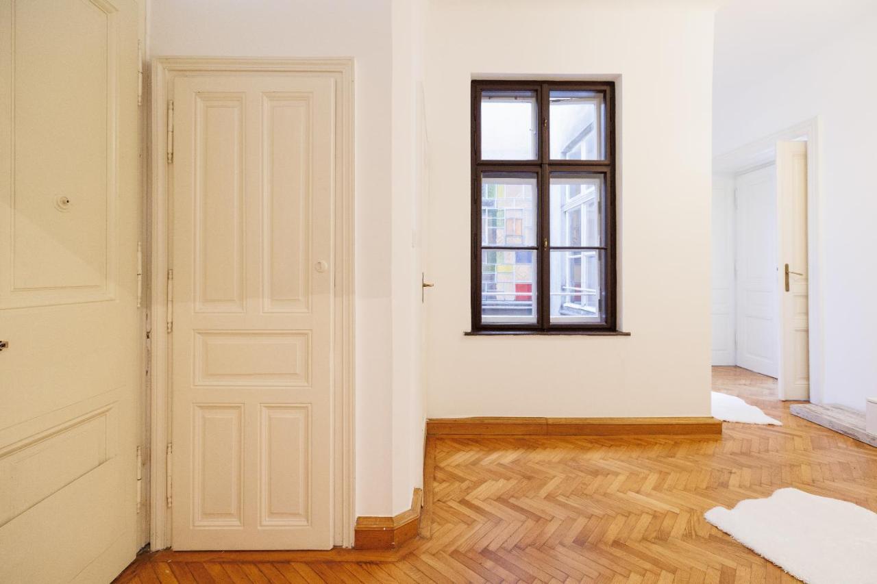 Central Apartment - Private Sauna Wina Bagian luar foto