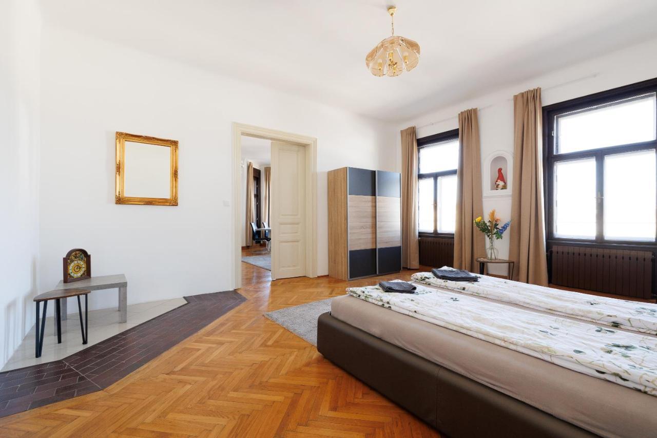 Central Apartment - Private Sauna Wina Bagian luar foto