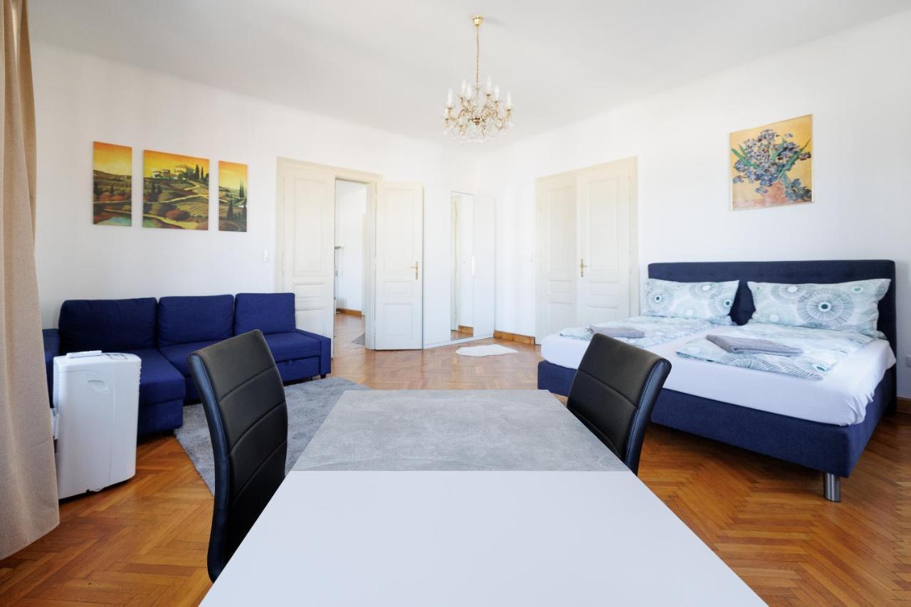 Central Apartment - Private Sauna Wina Bagian luar foto