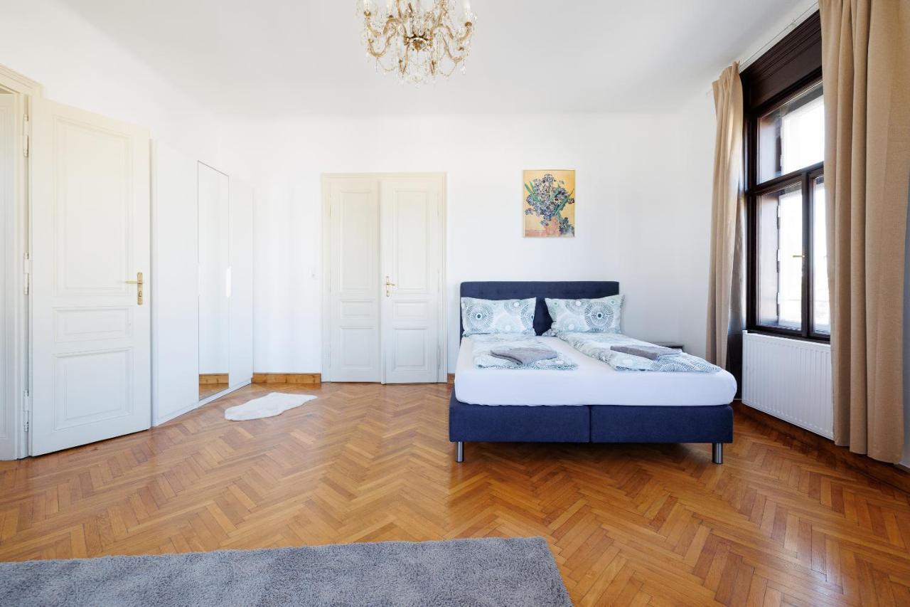 Central Apartment - Private Sauna Wina Bagian luar foto