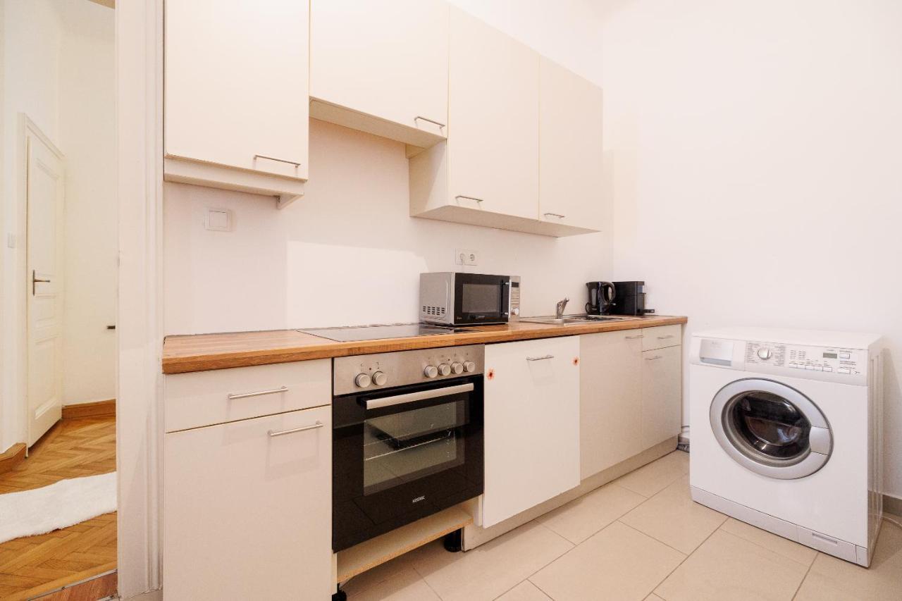 Central Apartment - Private Sauna Wina Bagian luar foto