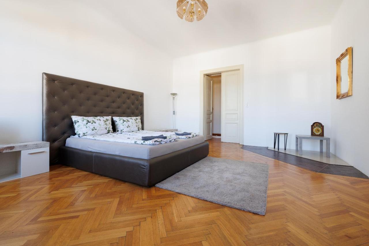 Central Apartment - Private Sauna Wina Bagian luar foto
