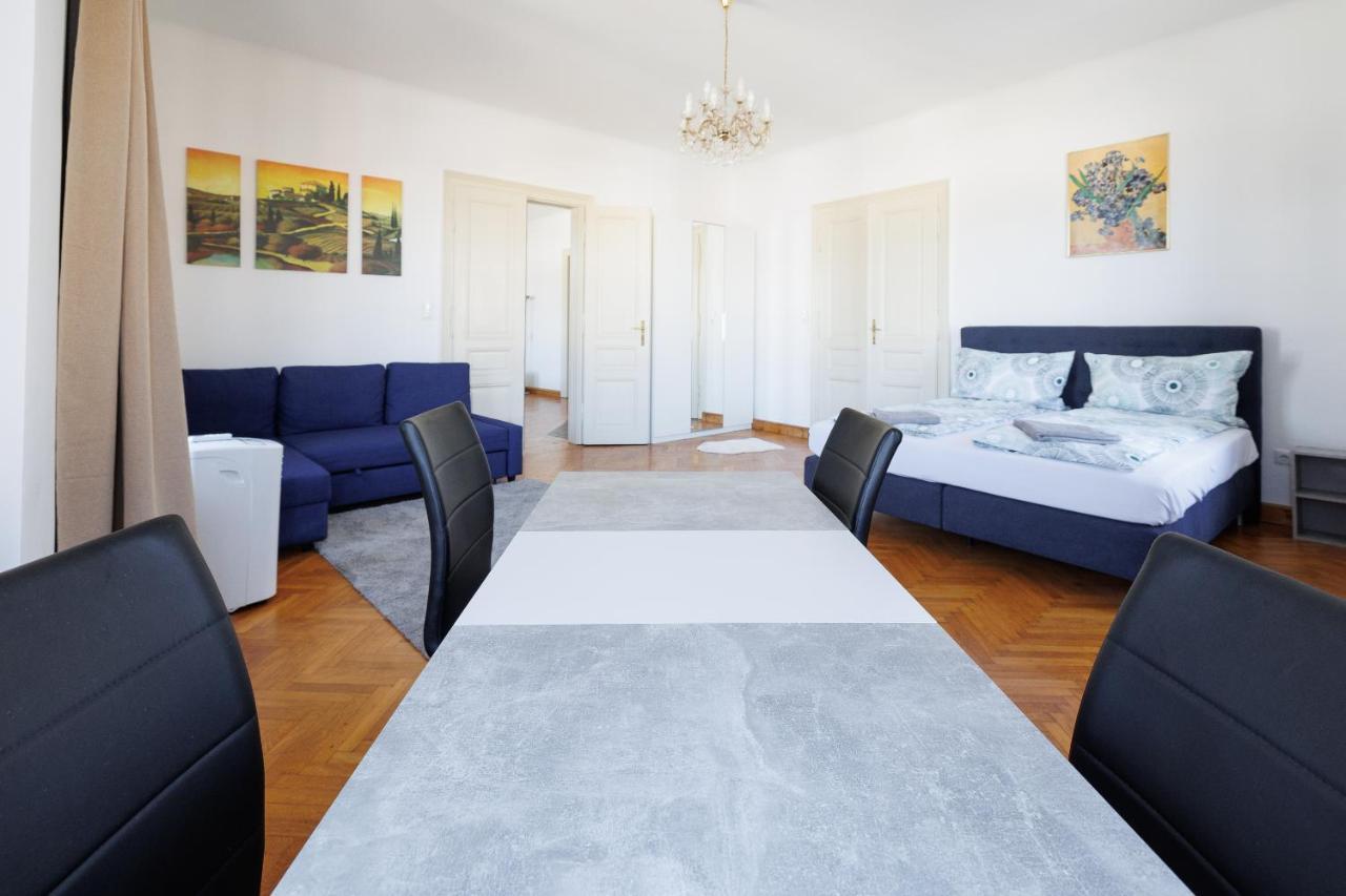 Central Apartment - Private Sauna Wina Bagian luar foto