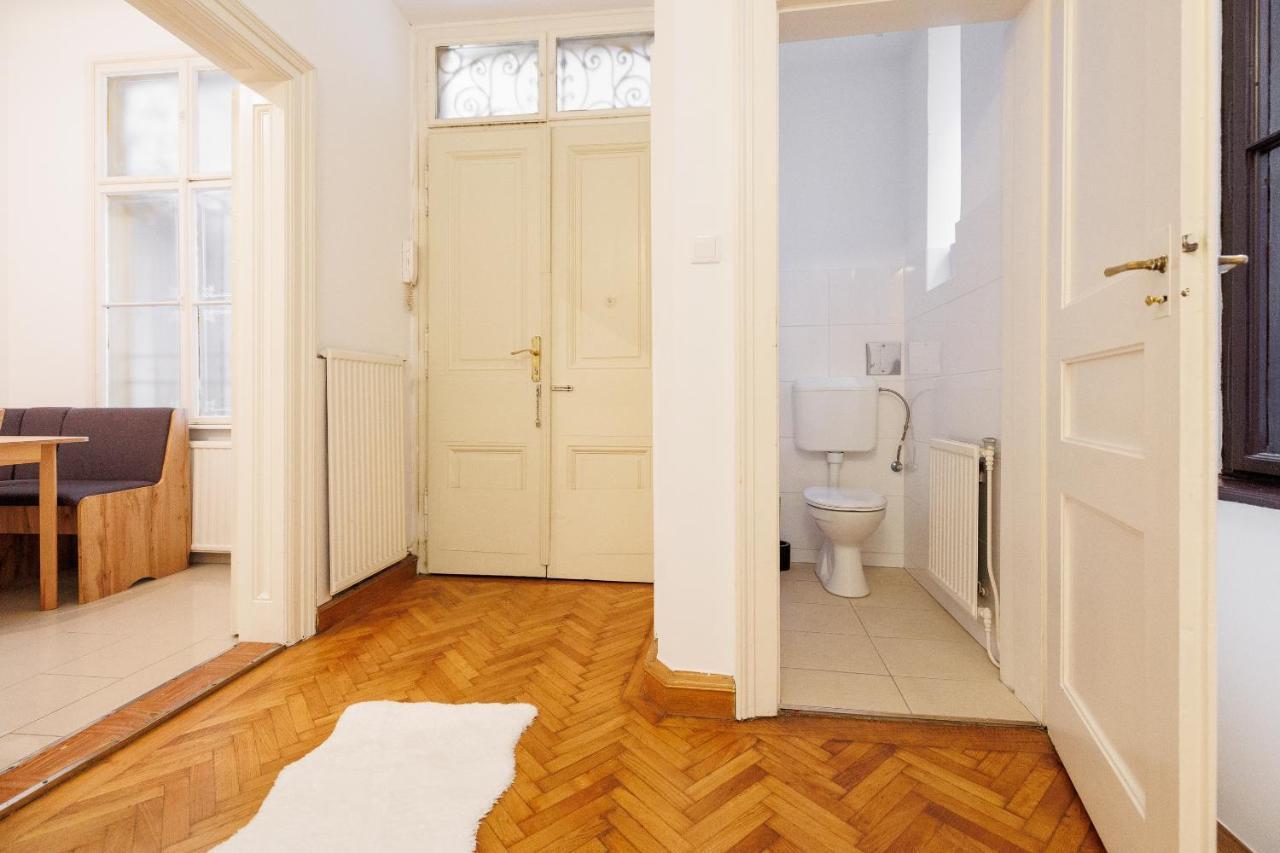 Central Apartment - Private Sauna Wina Bagian luar foto